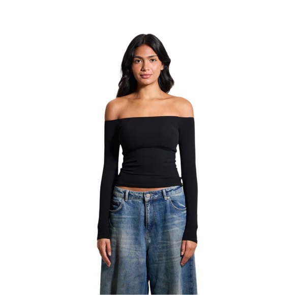 Klassy Network Ribbed Off-Shoulder Top M Black NWT - Picture 1 of 9